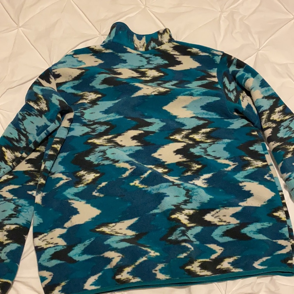 Patterned Patagonia pullover - Picture 2 of 3
